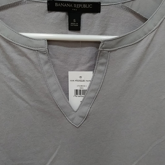 NWT Banana Republic V-Neck T-Shirt - Picture 8 of 8